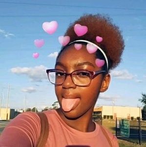 Meet your Posher, Kayla